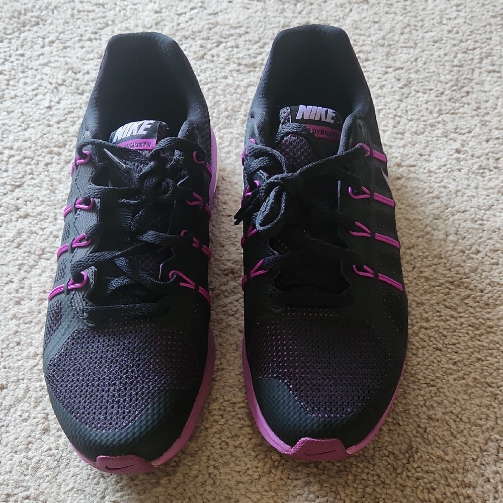 Nike Women's Athletic Shoes in Black and Pink